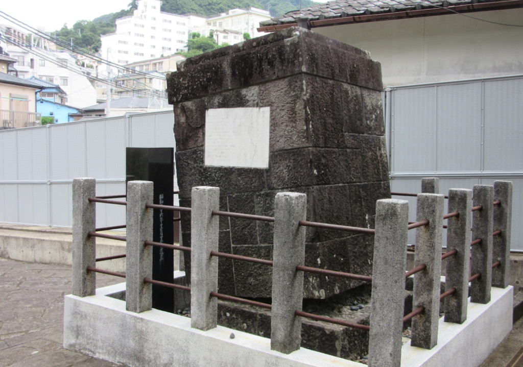 長崎医科大学門柱